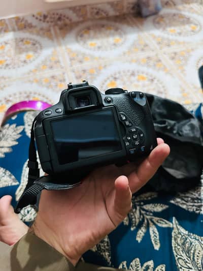 Canon EOS 700D DSLR