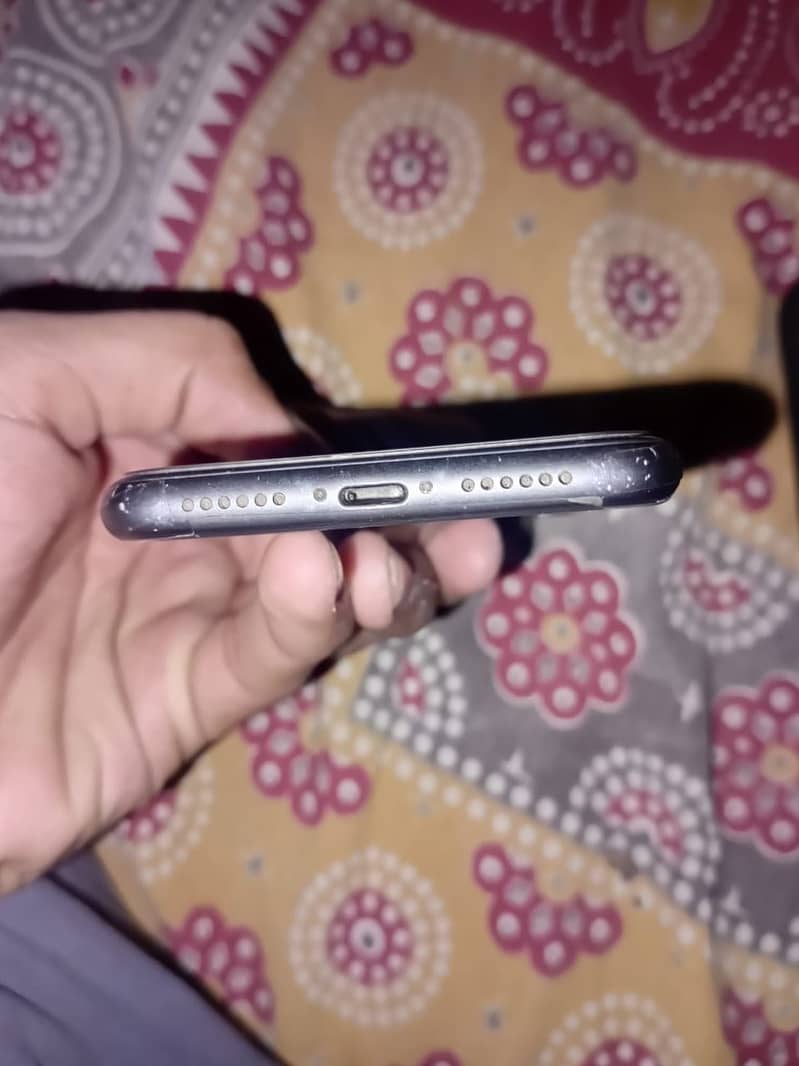 Apple iPhone 11 3
