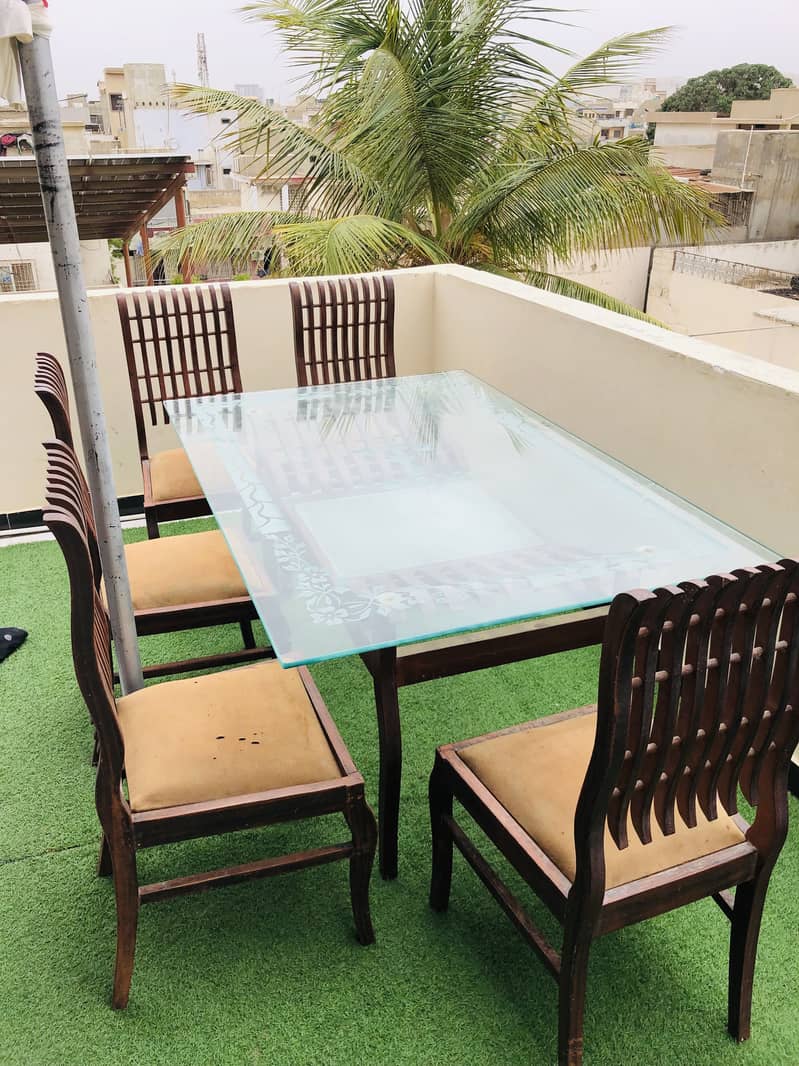 Dining table 0