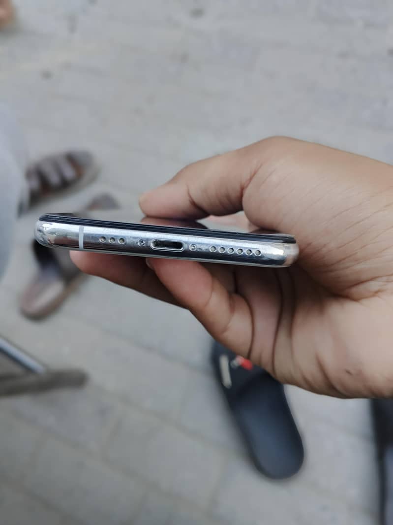 Apple iPhone X 3