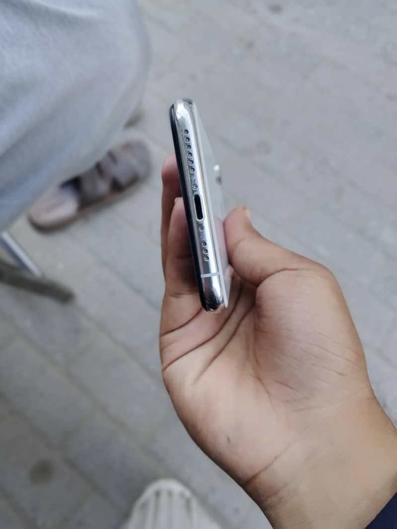 Apple iPhone X 5