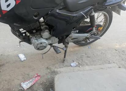 Ravi bike 125cc ha covent ki hui ha use ma theak ha