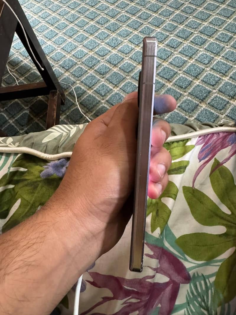 Sharp Aquos Sense7 1