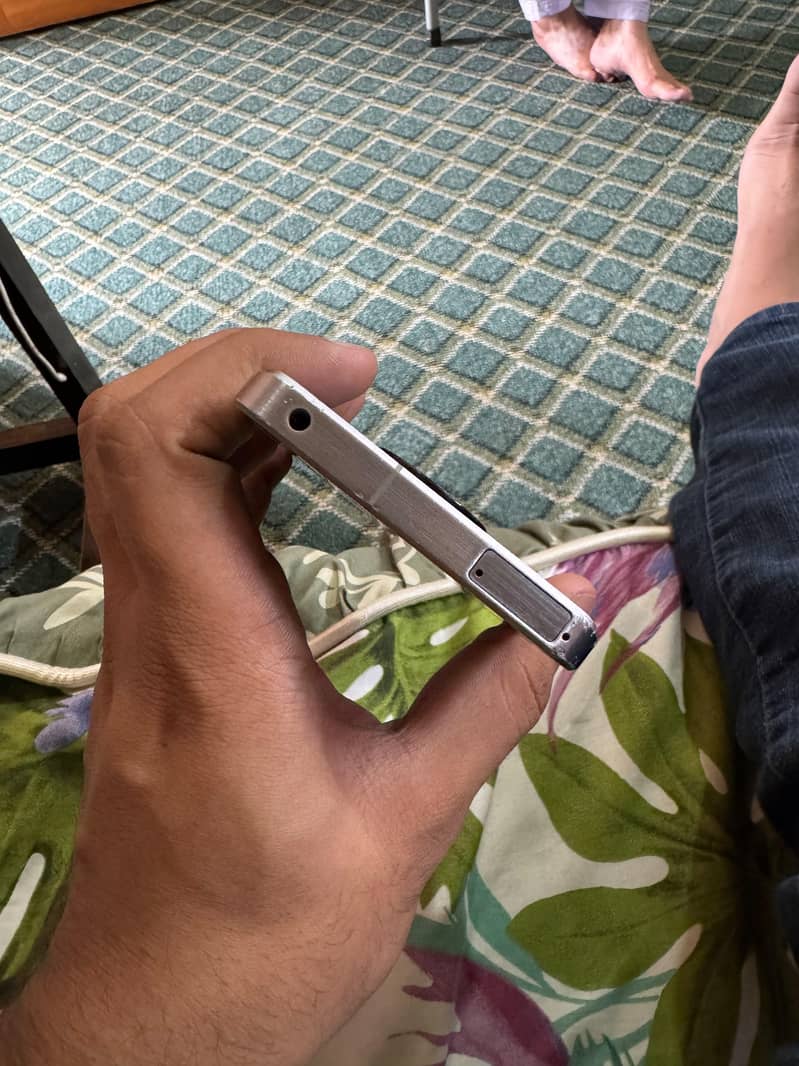 Sharp Aquos Sense7 4