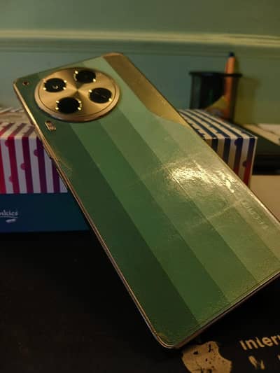 Tecno CAMON 30 Design by Loewe