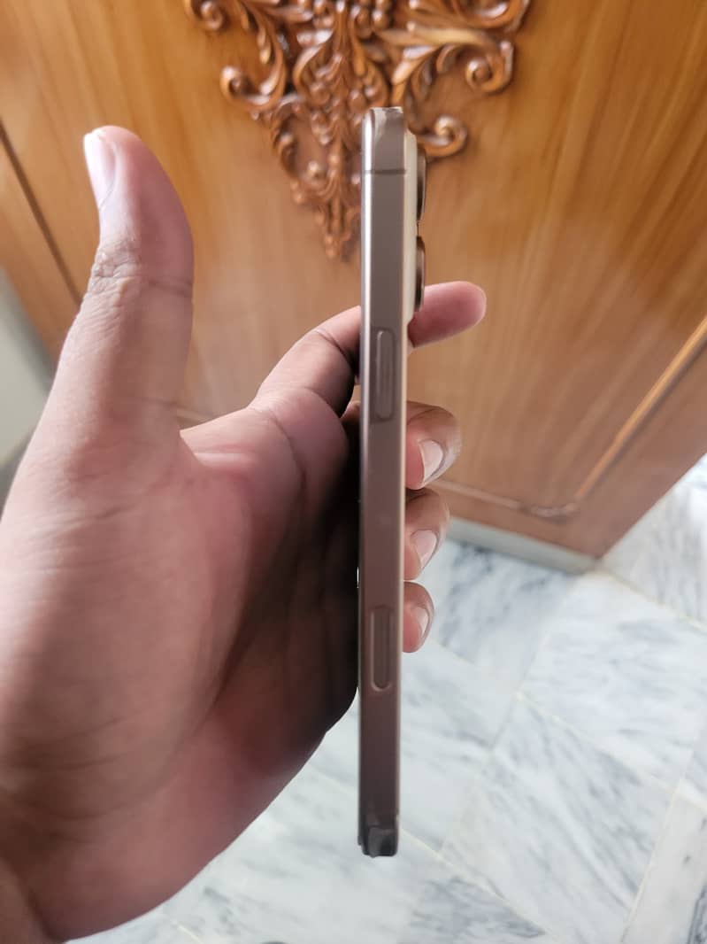 Apple iPhone 16 Pro Max 3