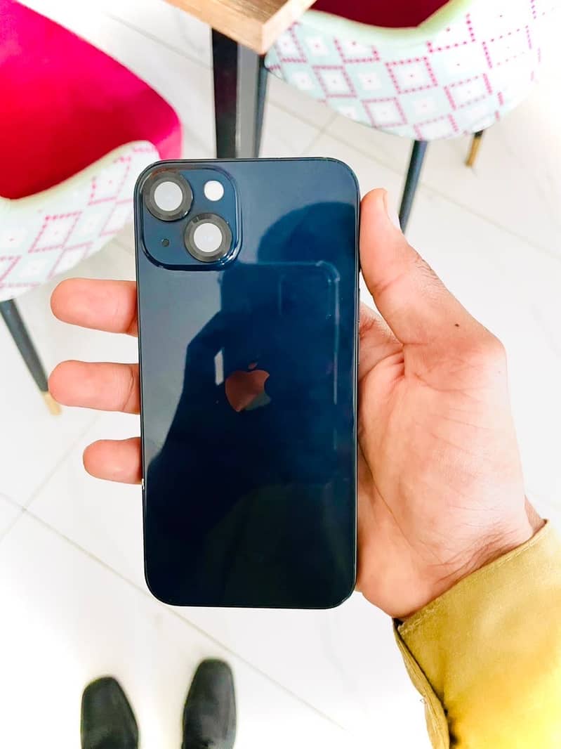 Apple iPhone 13 0