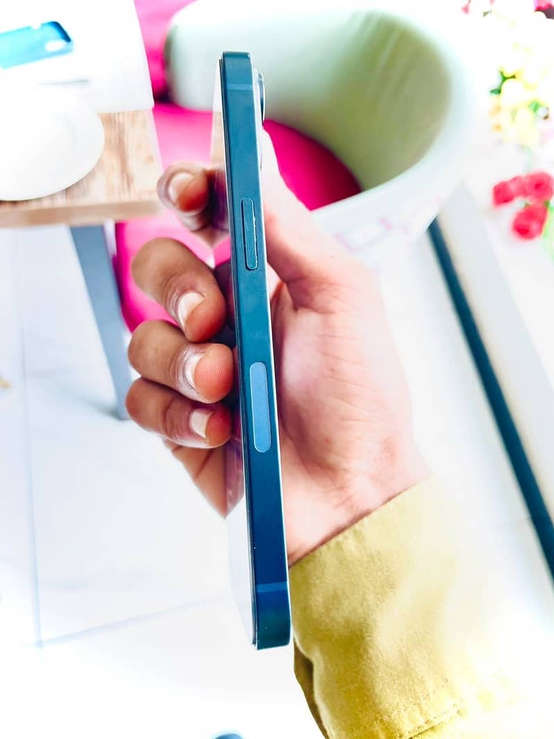Apple iPhone 13 4