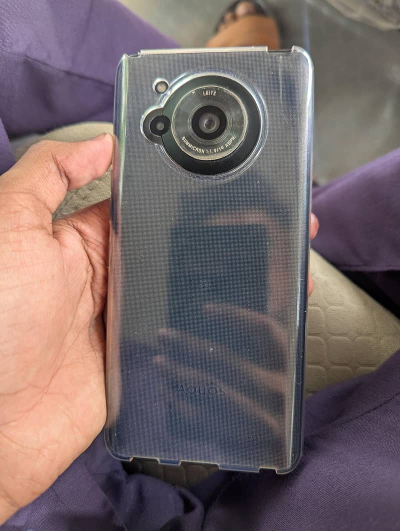 Sharp Aquos R7 1