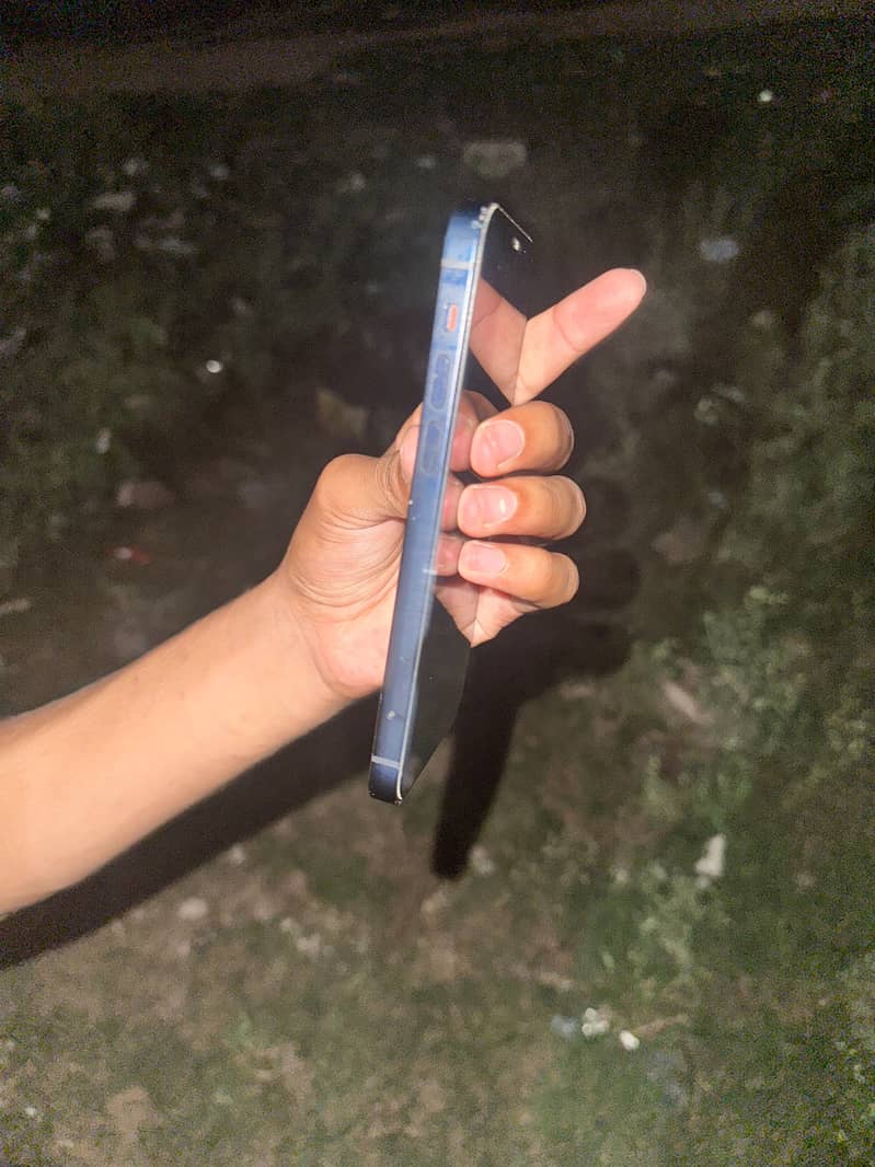 Apple iPhone 12 3