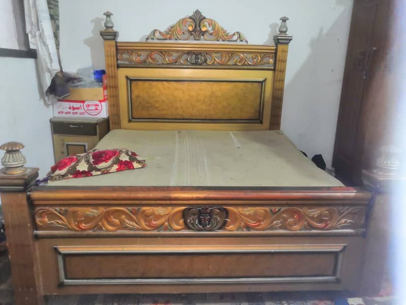 Bed and dressing table 0