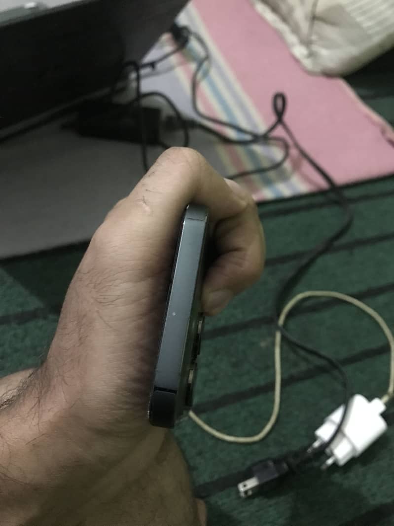 Apple iPhone 13 Pro 1