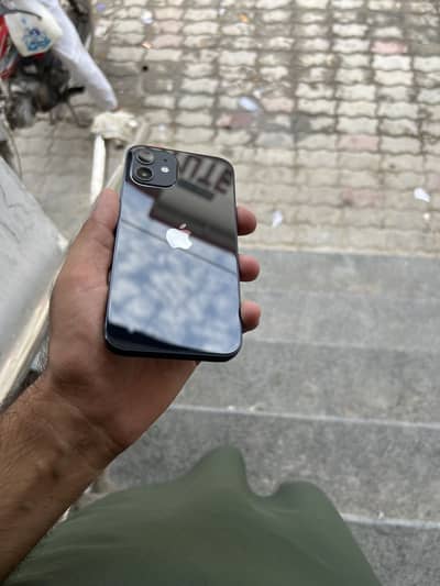 Apple iPhone 12