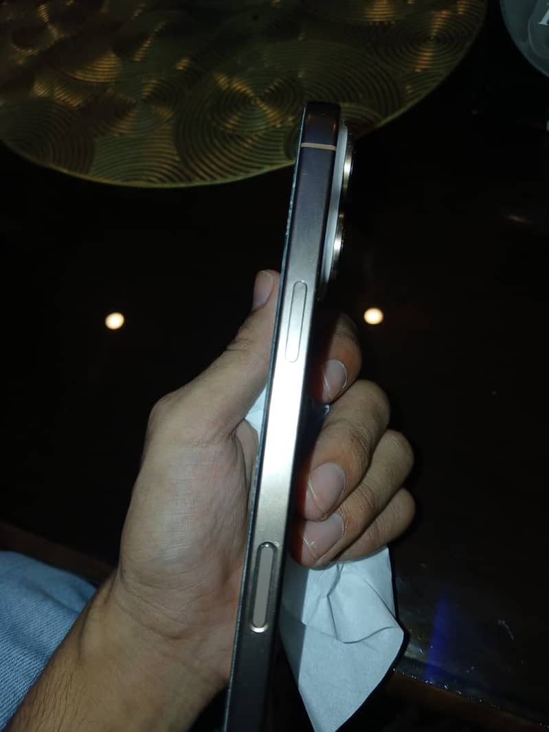 Apple iPhone 16 Pro Max 0