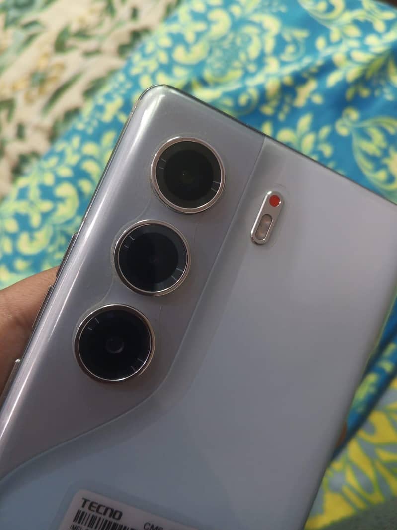 Tecno CAMON 40 Pro 0