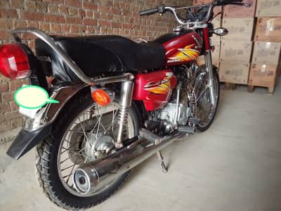 honda 125 good condition tyre new  urgent sale