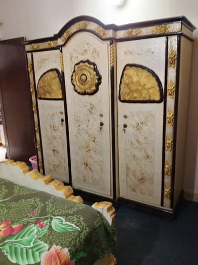 woden Furniture full designer set for urgent sale karachi