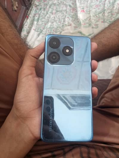 Tecno Spark 10C 4 128gb ram hai