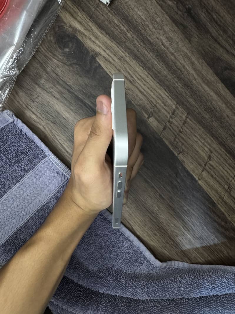 Apple iPhone 12 2