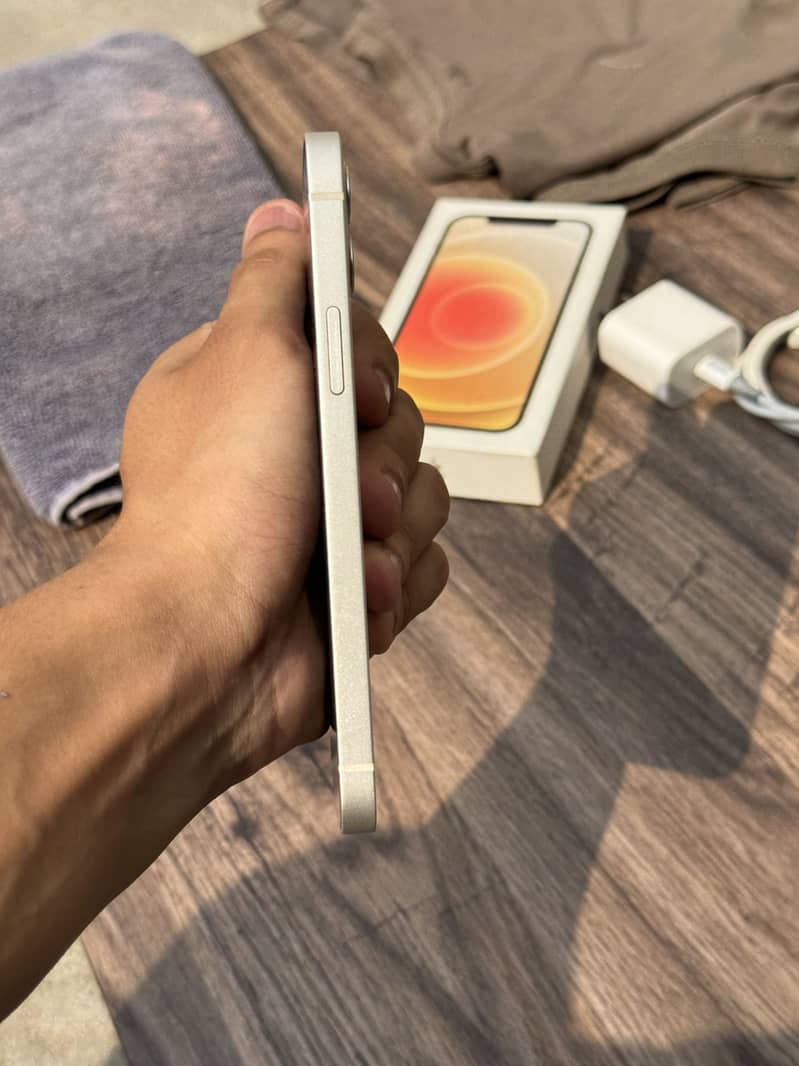 Apple iPhone 12 14