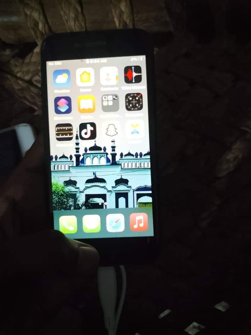 Apple iPhone 7 0