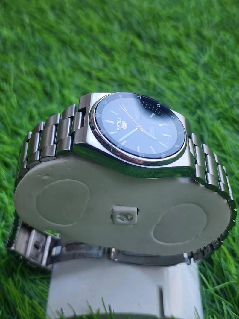 Seiko 5 6