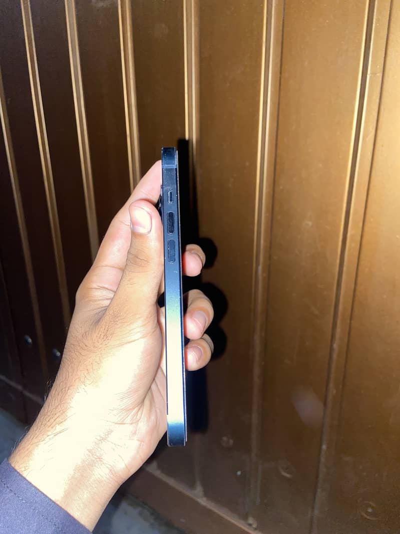 Apple iPhone 14 3