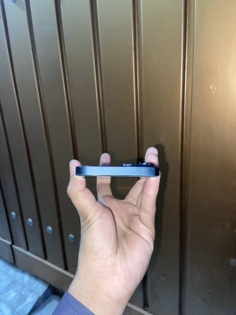 Apple iPhone 14 4
