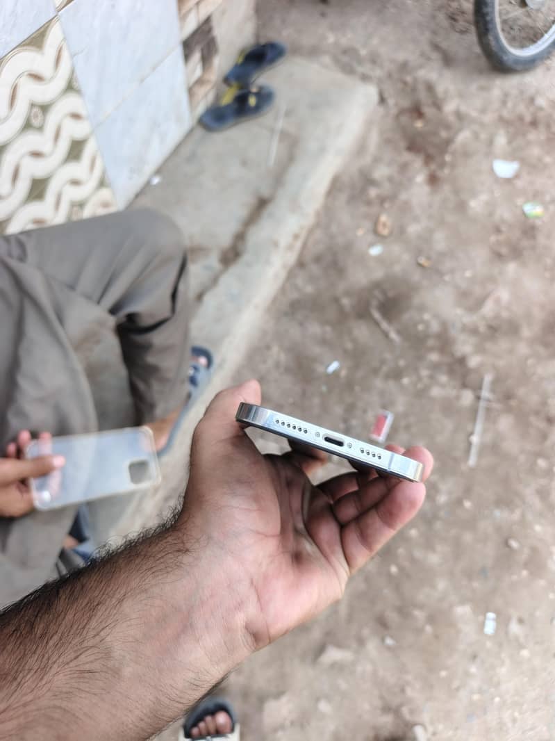 Apple iPhone 12 Pro Max 3