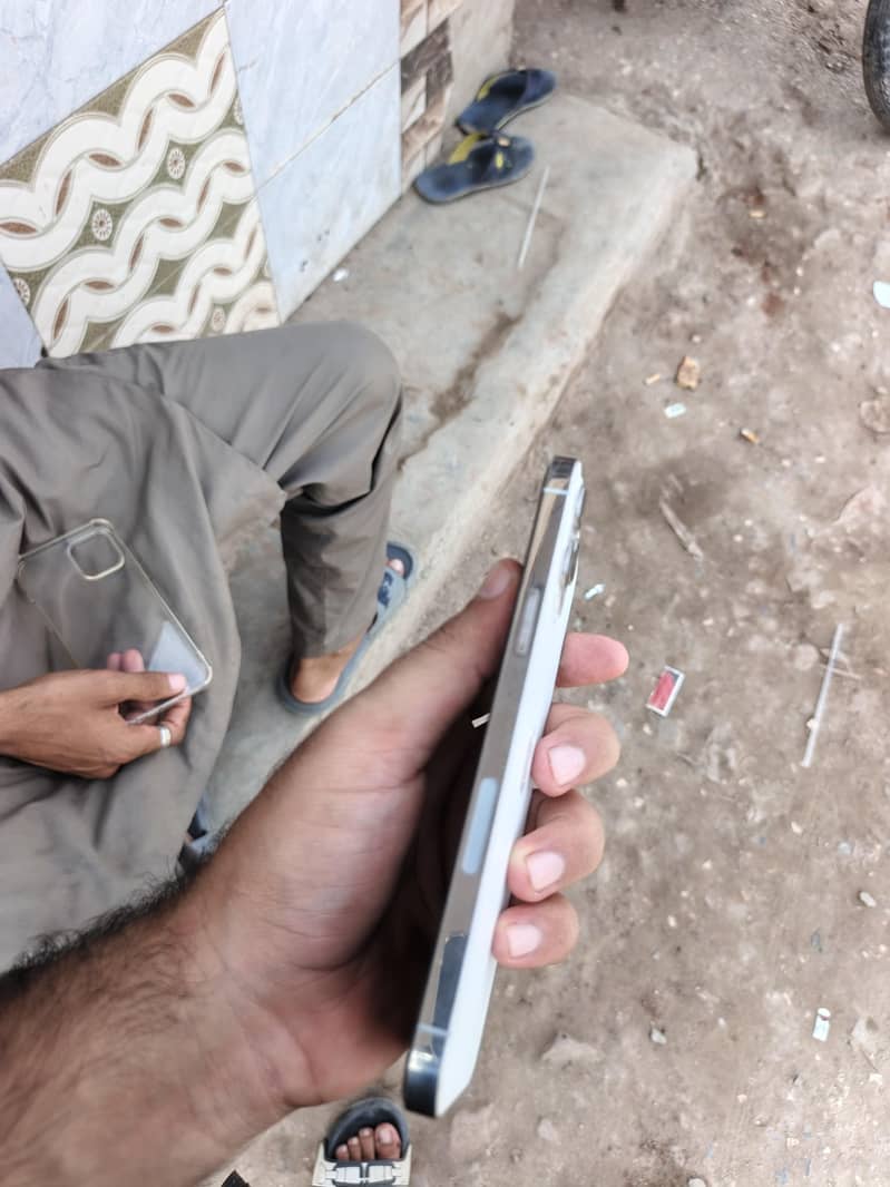 Apple iPhone 12 Pro Max 4
