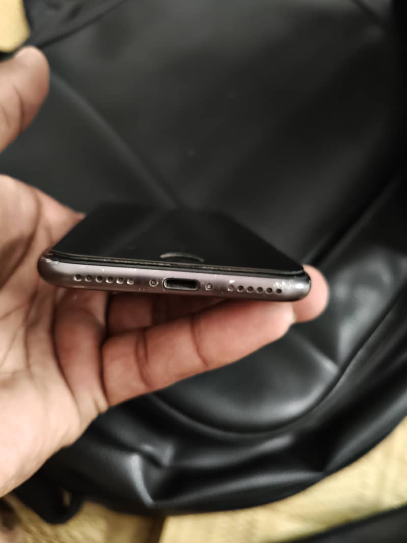 Apple iPhone 8 1