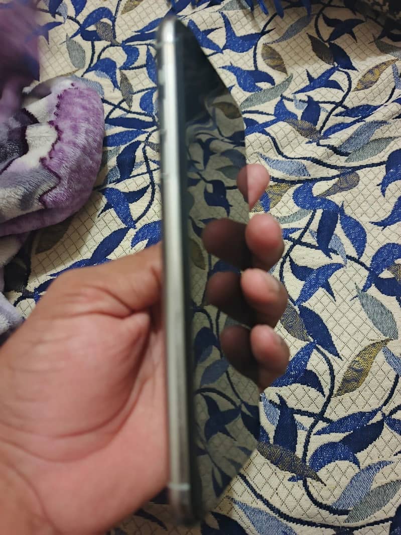Apple iPhone 11 Pro Max 0