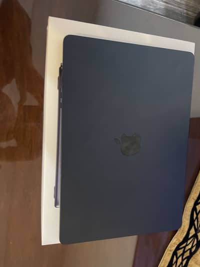 MACBOOK M2 air 2022 brand new condition