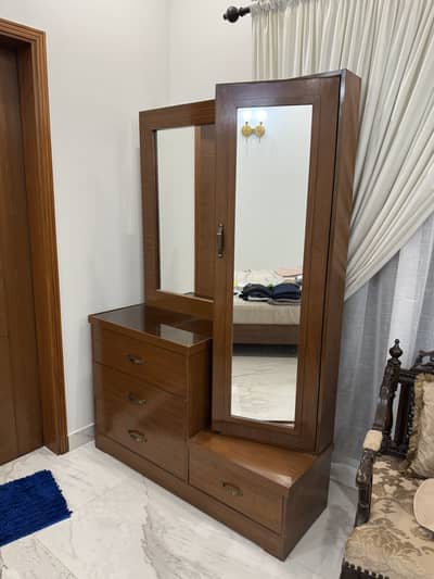 Modern Aesthetic Dressing Table