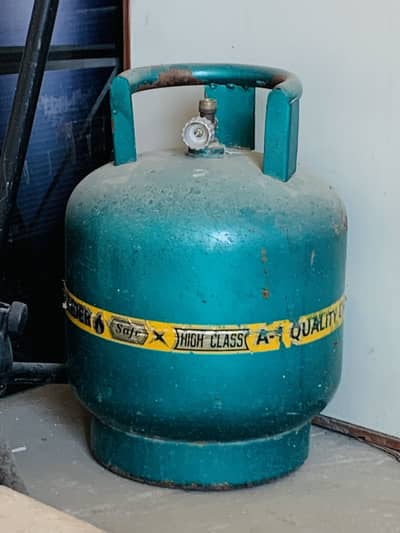 Gas cylinders working condition 4 kilo