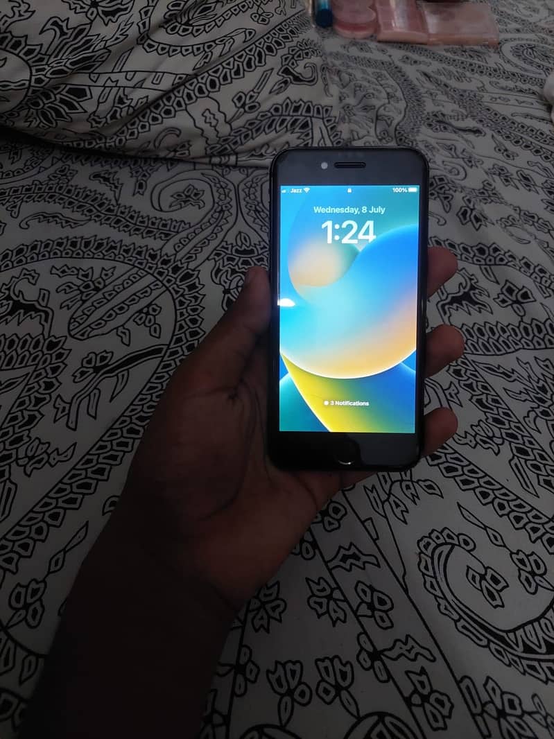 Apple iPhone 8 1