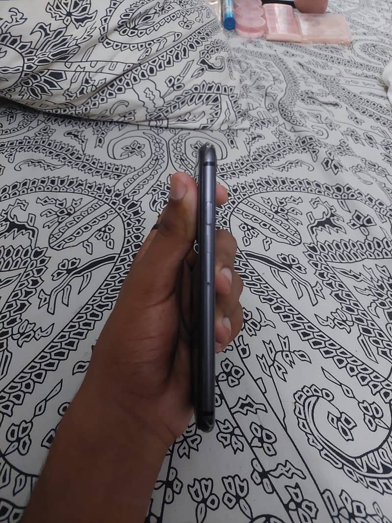 Apple iPhone 8 3