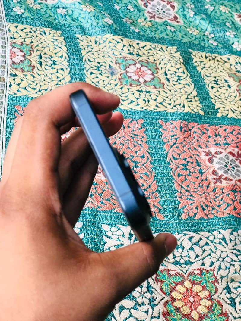 Apple iPhone 15 Pro Max 3