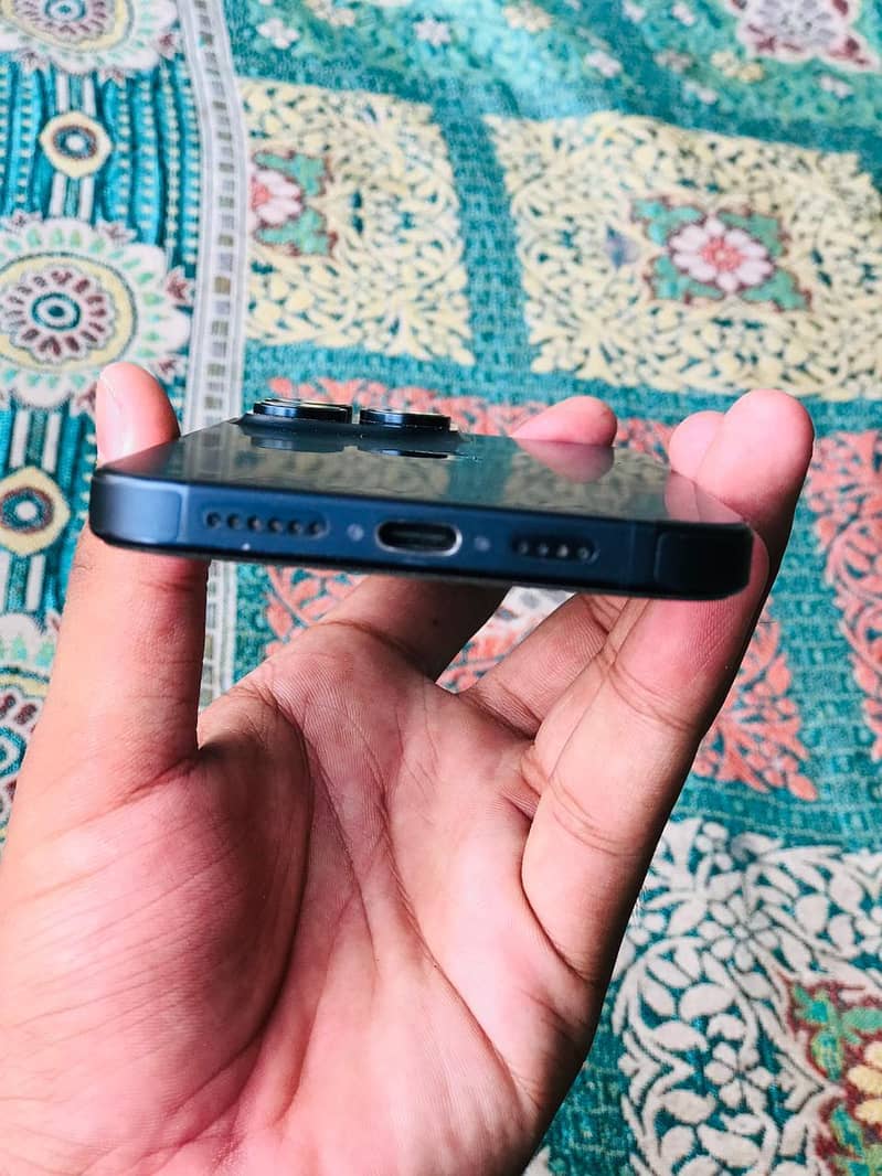 Apple iPhone 15 Pro Max 5