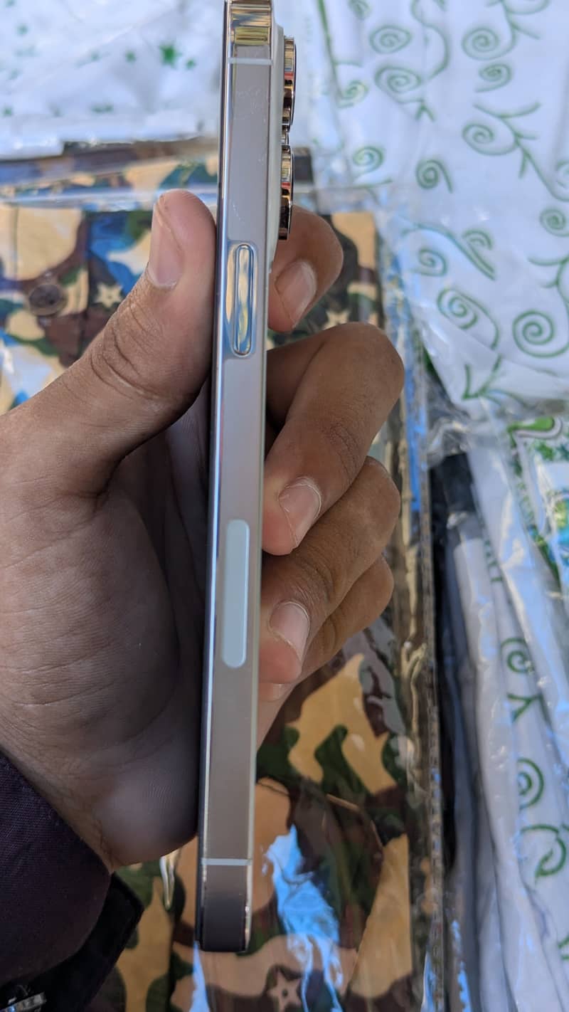 Apple iPhone 14 Pro Max 0
