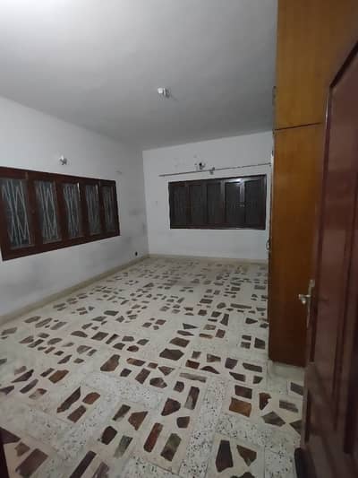 WELL MAINTAINED UPPER PORTION