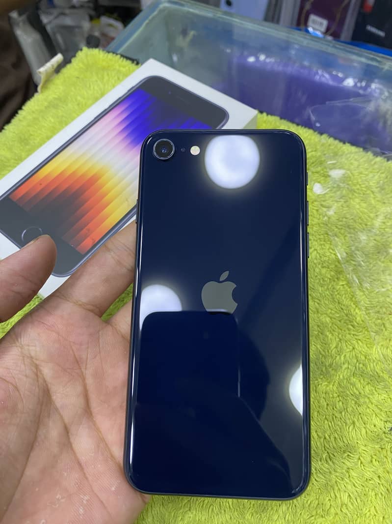 Apple iPhone SE 10