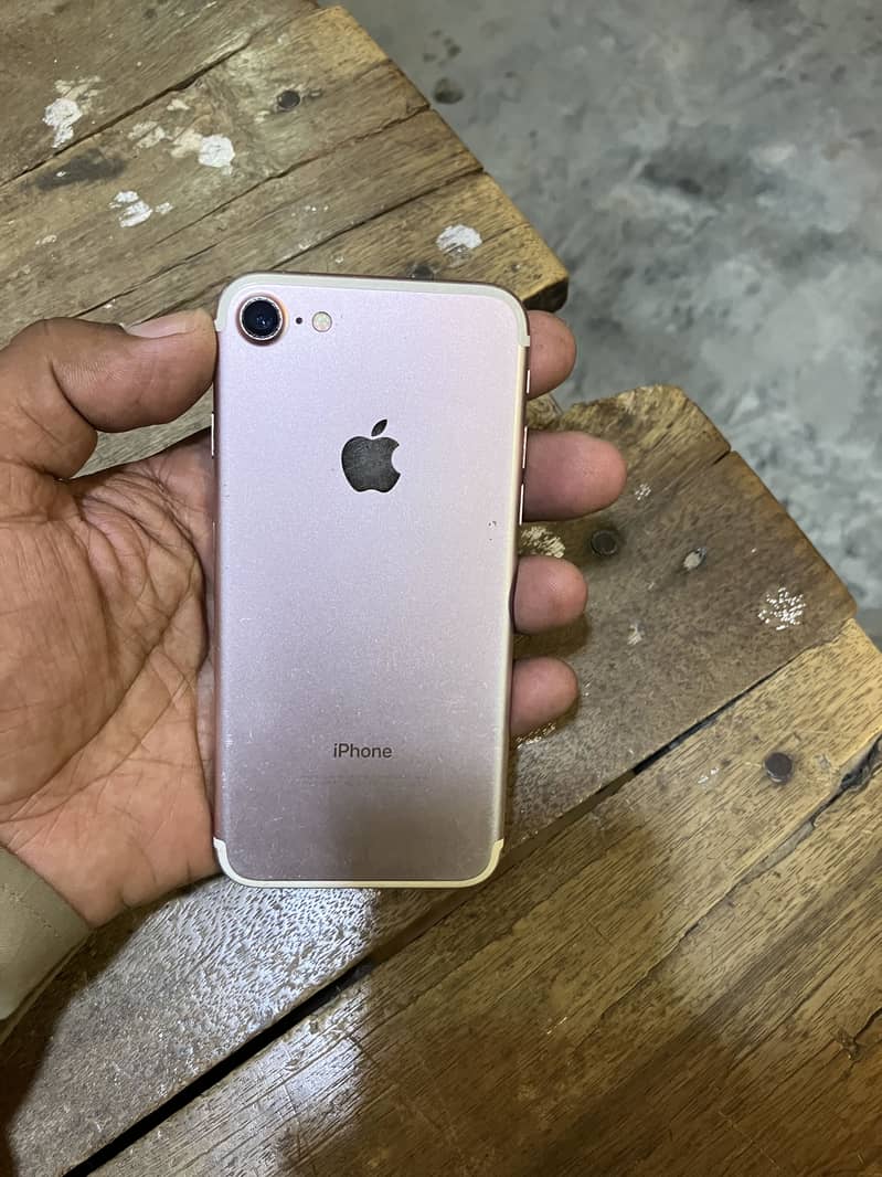 Apple iPhone 7 0