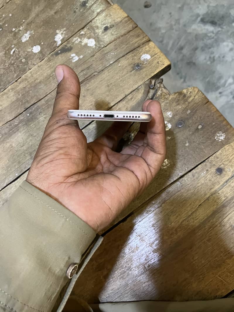 Apple iPhone 7 3