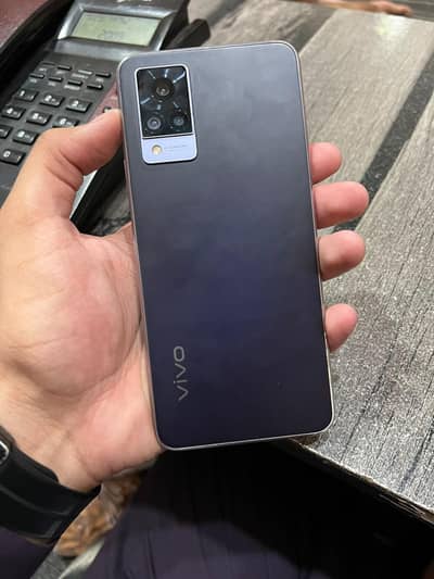 Vivo V21