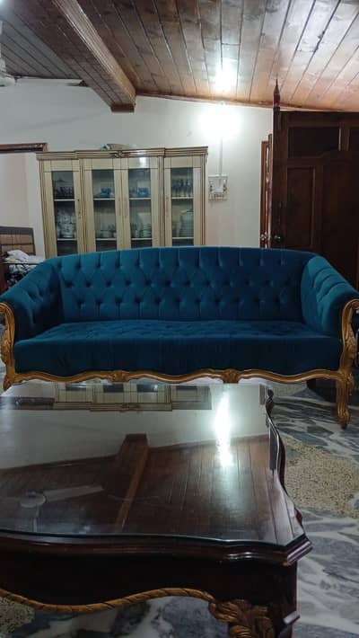 It’s new available in very good condition as you can see in pictures