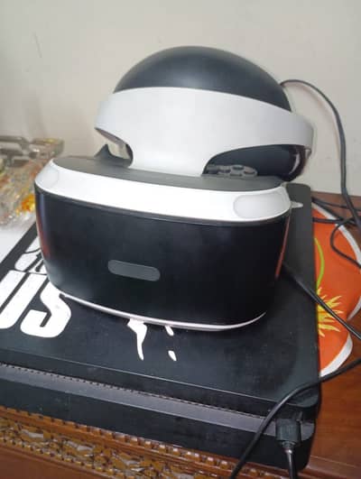 PlayStation 4 Console with 2 controllers + PS VR bundle - Good Condi