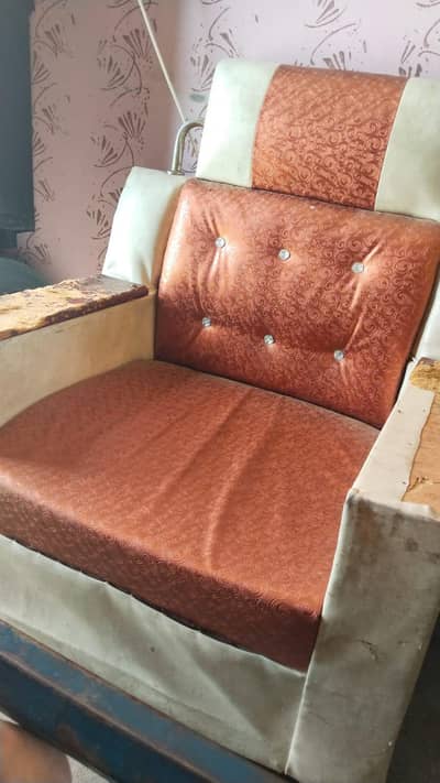 7 Seater Sofa Set – Good Condition