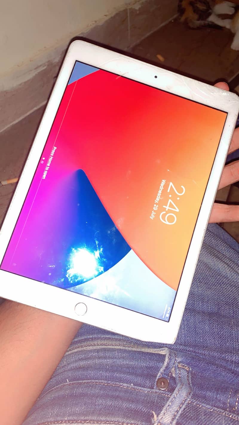 Apple tablet 0