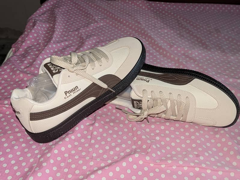 Brown  sneaker 0